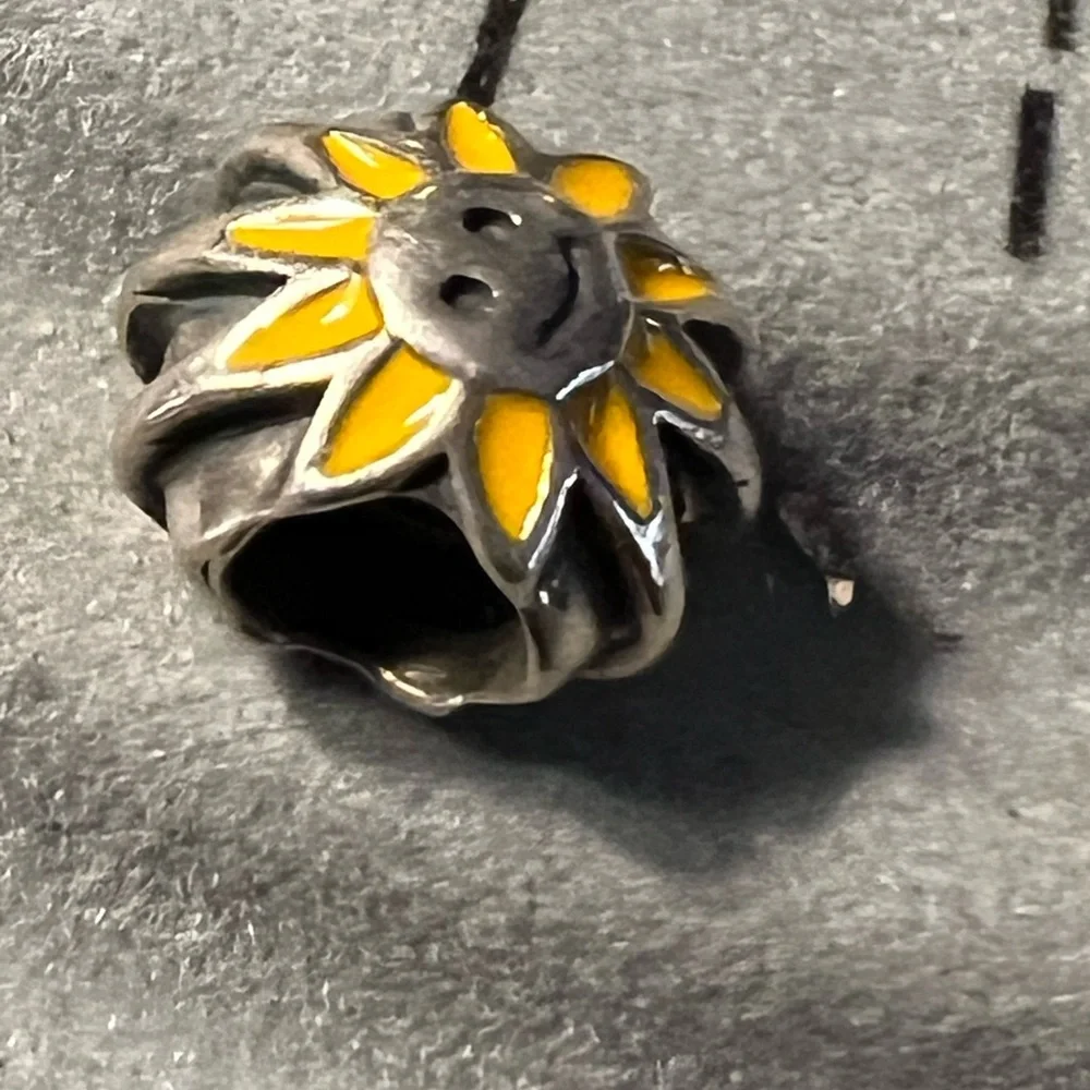 N/A cute yellow